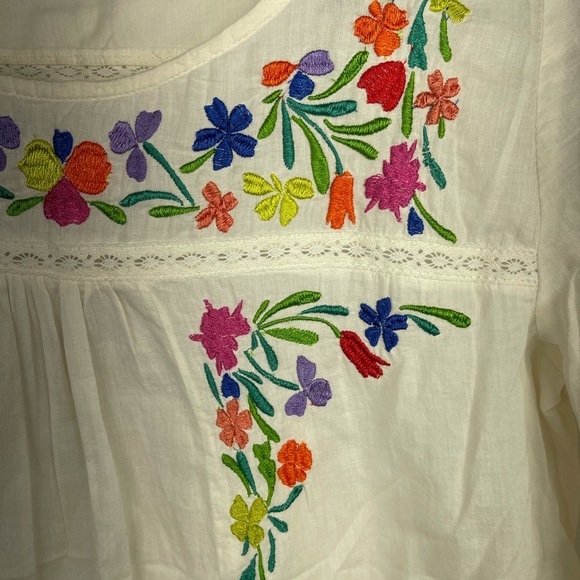 Intro. Bohemian embroidered popover tunic top size small - Picture 2 of 8